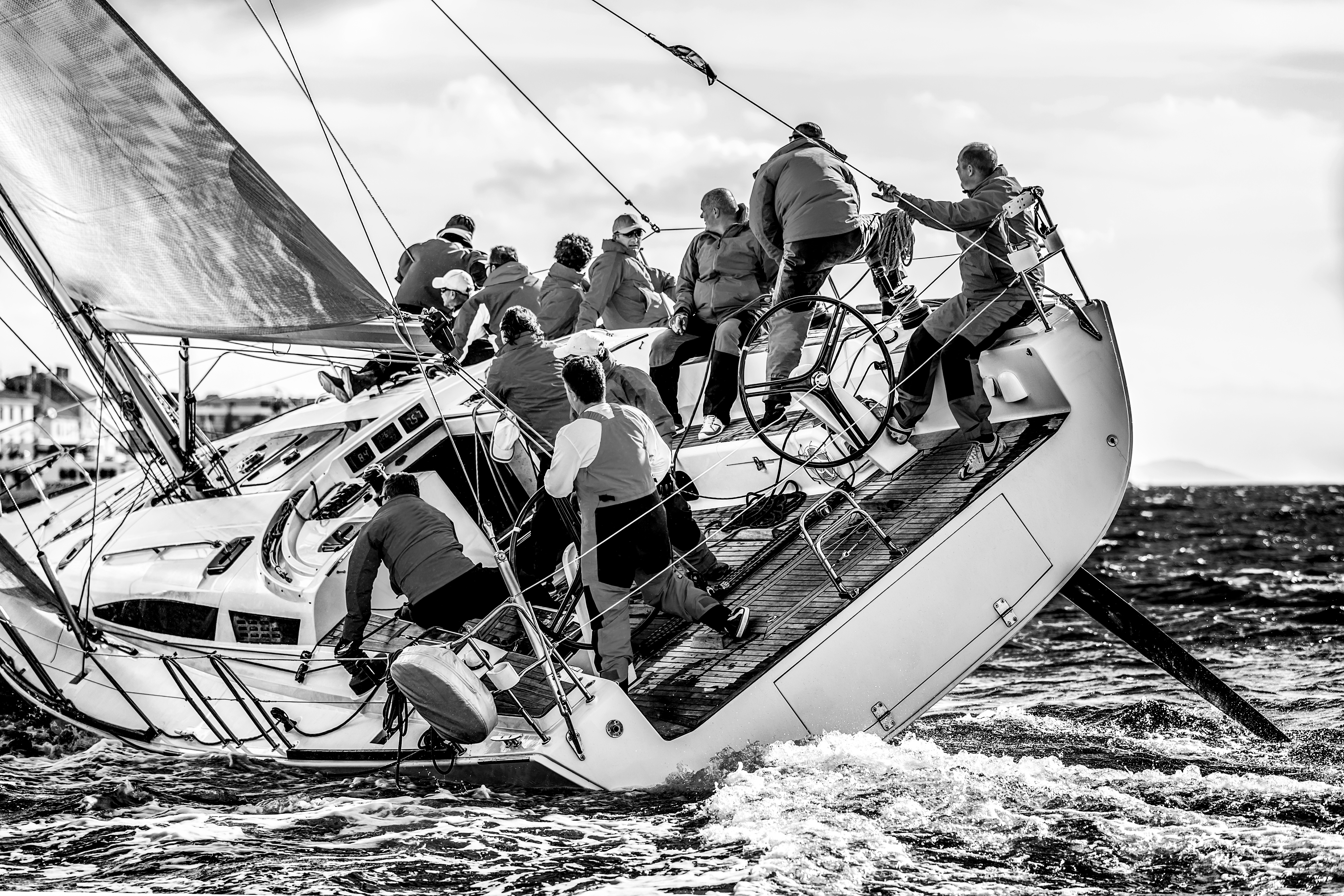 /bynder-asset/bynder:17DF0384-1298-40F3-9ABE92161973C97F/Web Image/SINGLE-IMAGE_men-sailing-black-and-white_jul24.jpg?1749636431000